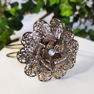 Antique Gold Finish Filigree Flower Clamper Hinge Bracelet